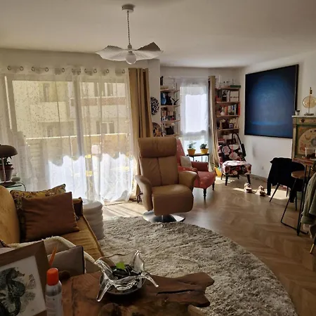 Quiet Cozy Nest In Town Apartment *